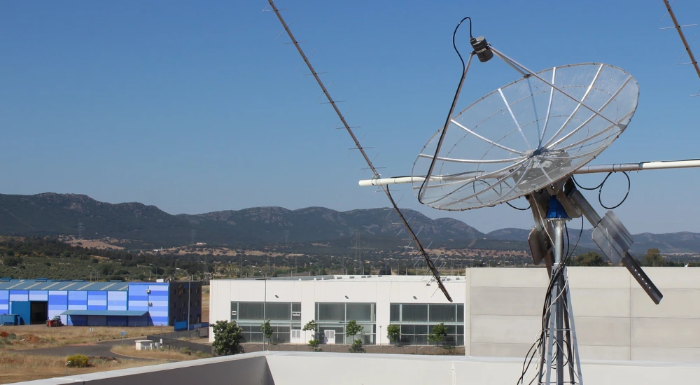 Guide to choose a ground station for tracking small satellites