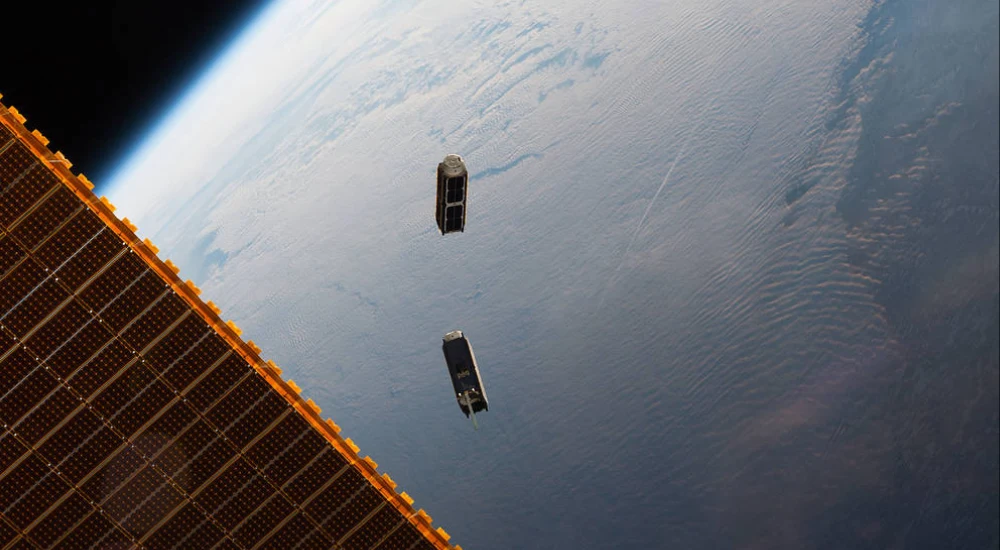 Cómo utilizar pequeños satélites para ADS-B y seguimiento de activos