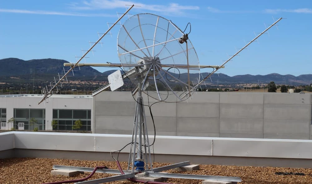 Ground Station Kit (GS-Kit) supplied to Deimos Engineering and Systems by Alén Space.